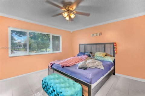 Townhouse in North Lauderdale, Florida 2 bedrooms, 115.38 sq.m. № 1701041 - photo 8