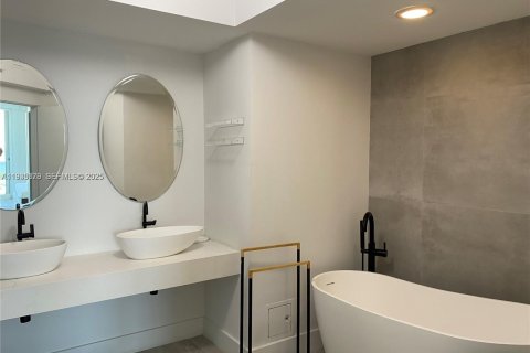 Copropriété à louer à Miami Beach, Floride: 1 chambre, 102.19 m2 № 1993561 - photo 10