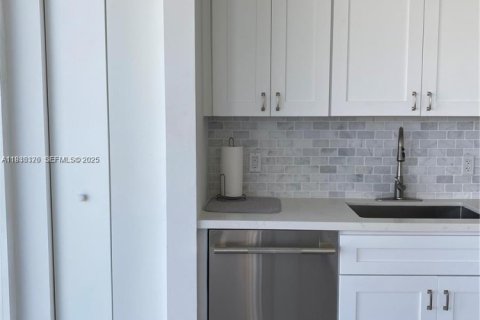 Copropriété à louer à Miami Beach, Floride: 1 chambre, 102.19 m2 № 1993561 - photo 5