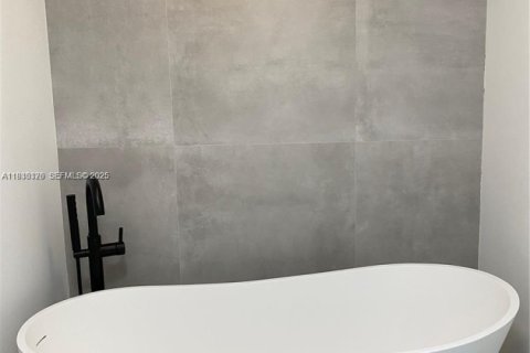 Copropriété à louer à Miami Beach, Floride: 1 chambre, 102.19 m2 № 1993561 - photo 15