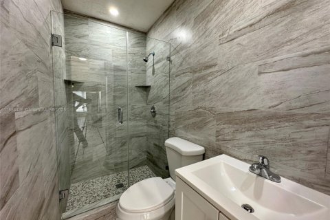 House in Pompano Beach, Florida 3 bedrooms, 151.24 sq.m. № 1931040 - photo 7