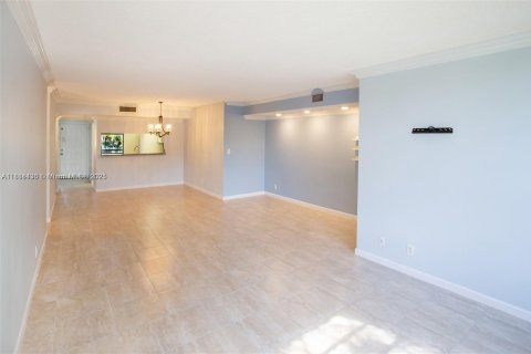 House in Pompano Beach, Florida 3 bedrooms, 151.24 sq.m. № 1931040 - photo 8