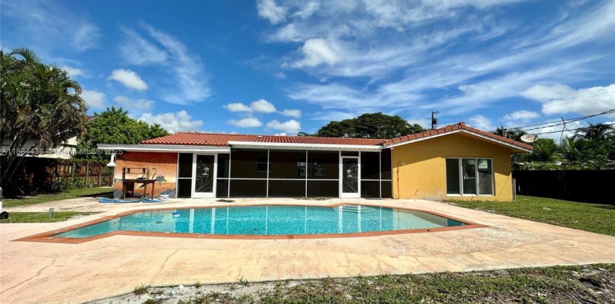 Villa ou maison à Pompano Beach, Floride 3 chambres, 151.24 m2 № 1931040