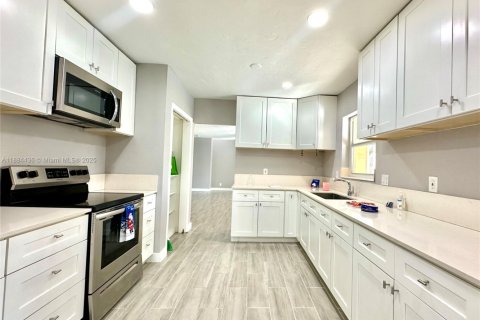 House in Pompano Beach, Florida 3 bedrooms, 151.24 sq.m. № 1931040 - photo 22