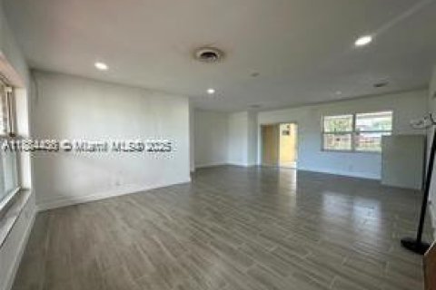 House in Pompano Beach, Florida 3 bedrooms, 151.24 sq.m. № 1931040 - photo 10