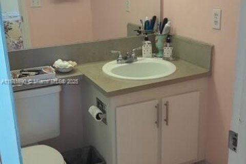 Condo in Deerfield Beach, Florida, 1 bedroom  № 1705171 - photo 17