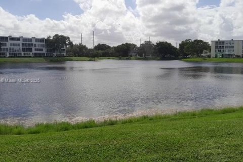 Condo in Deerfield Beach, Florida, 1 bedroom  № 1705171 - photo 27