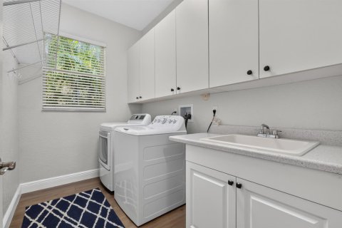 House in Jupiter, Florida 4 bedrooms, 296.54 sq.m. № 2392624 - photo 26