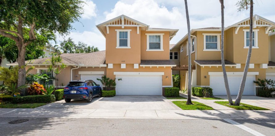 Townhouse in West Palm Beach, Florida 3 bedrooms, 216.93 sq.m. № 2260913