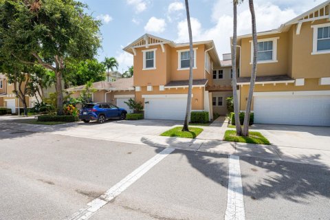 Townhouse in West Palm Beach, Florida 3 bedrooms, 216.93 sq.m. № 2260913 - photo 2