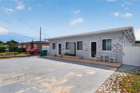 Commercial property in Miami, Florida 169.45 sq.m. № 2068210 - photo 3