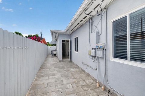 Commercial property in Miami, Florida 169.45 sq.m. № 2068210 - photo 20