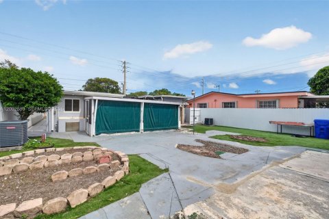 Commercial property in Miami, Florida 169.45 sq.m. № 2068210 - photo 24