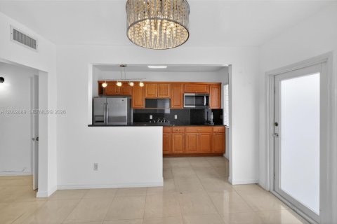 Commercial property in Miami, Florida 169.45 sq.m. № 2068210 - photo 5