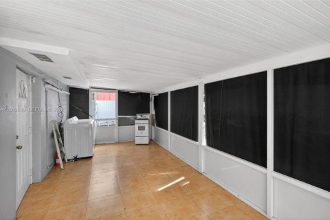 Commercial property in Miami, Florida 169.45 sq.m. № 2068210 - photo 27