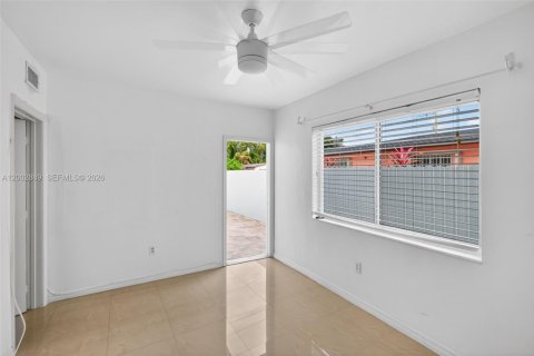 Commercial property in Miami, Florida 169.45 sq.m. № 2068210 - photo 18