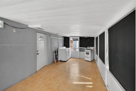 Commercial property in Miami, Florida 169.45 sq.m. № 2068210 - photo 28