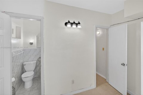 Commercial property in Miami, Florida 169.45 sq.m. № 2068210 - photo 12