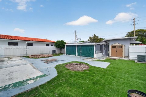 Commercial property in Miami, Florida 169.45 sq.m. № 2068210 - photo 23