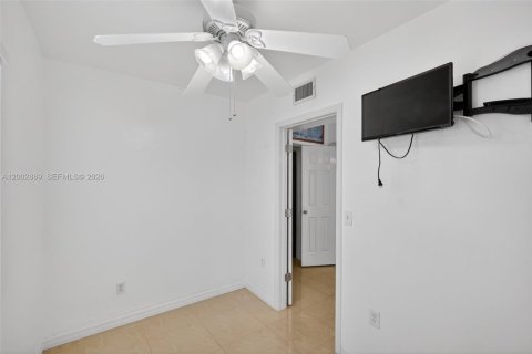 Commercial property in Miami, Florida 169.45 sq.m. № 2068210 - photo 16