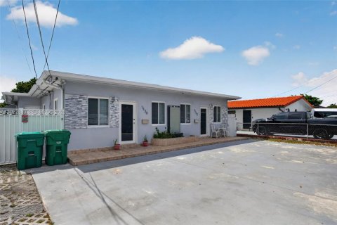 Commercial property in Miami, Florida 169.45 sq.m. № 2068210 - photo 2