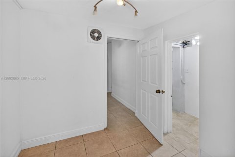 Commercial property in Miami, Florida 169.45 sq.m. № 2068210 - photo 29