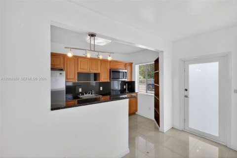 Commercial property in Miami, Florida 169.45 sq.m. № 2068210 - photo 7