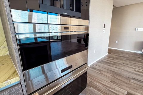 Снять в аренду квартиру в Майами, Флорида 3 спальни, 150.04м2, № 2050850 - фото 7