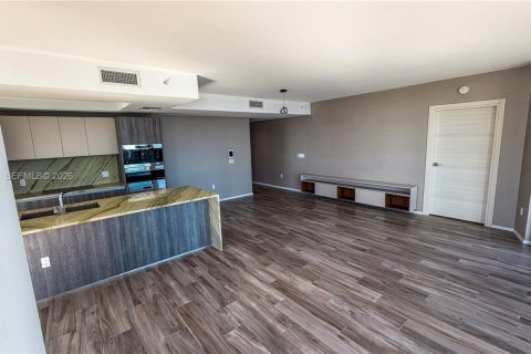 Снять в аренду квартиру в Майами, Флорида 3 спальни, 150.04м2, № 2050850 - фото 6