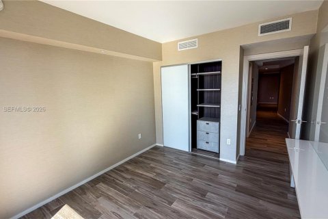 Снять в аренду квартиру в Майами, Флорида 3 спальни, 150.04м2, № 2050850 - фото 17