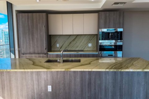 Снять в аренду квартиру в Майами, Флорида 3 спальни, 150.04м2, № 2050850 - фото 5