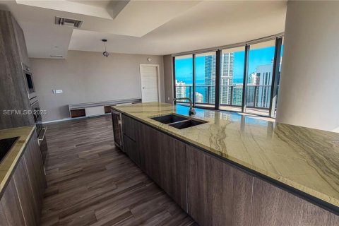 Снять в аренду квартиру в Майами, Флорида 3 спальни, 150.04м2, № 2050850 - фото 2