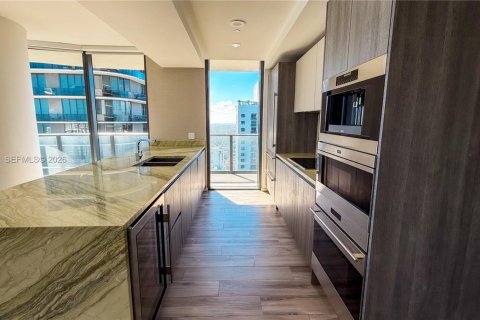 Снять в аренду квартиру в Майами, Флорида 3 спальни, 150.04м2, № 2050850 - фото 3