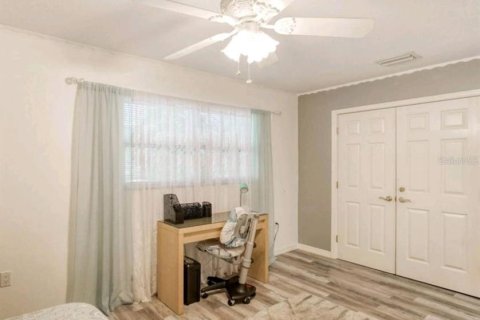 House in Port Richey, Florida 4 bedrooms, 216.56 sq.m. № 1688484 - photo 26