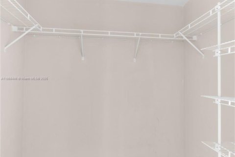 Condo in Miami, Florida, 1 bedroom  № 1923058 - photo 19