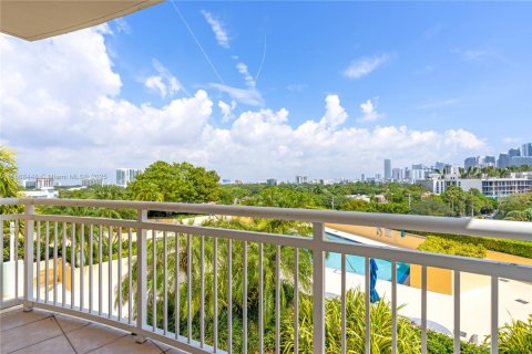 Condo in Miami, Florida, 1 bedroom  № 1923058 - photo 12