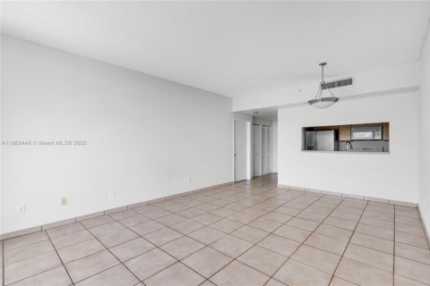 Copropriété à louer à Miami, Floride: 1 chambre, 78.97 m2 № 1923058 - photo 7