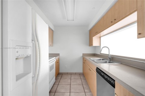 Condo in Miami, Florida, 1 bedroom  № 1923058 - photo 8