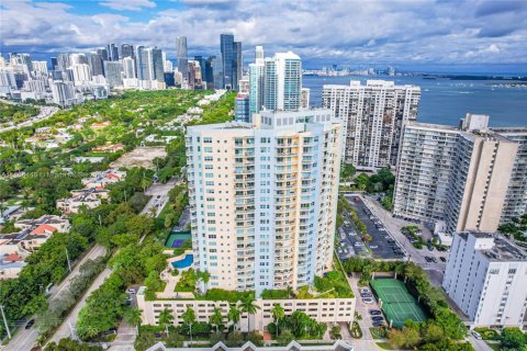 Condo in Miami, Florida, 1 bedroom  № 1923058 - photo 27
