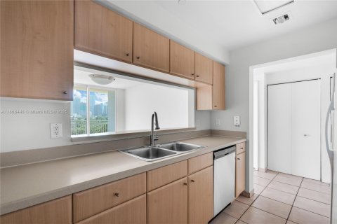 Copropriété à louer à Miami, Floride: 1 chambre, 78.97 m2 № 1923058 - photo 9