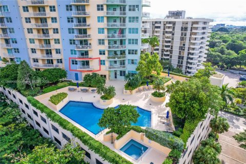 Condo in Miami, Florida, 1 bedroom  № 1923058 - photo 3
