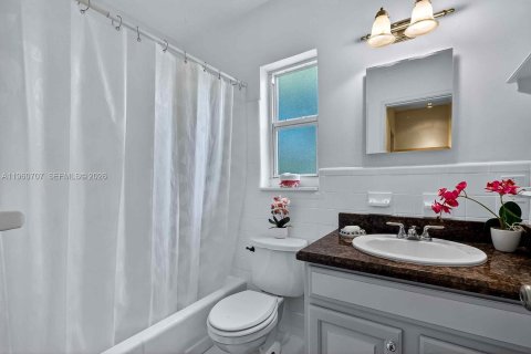 Купить виллу или дом в Майами-Шорс, Флорида 4 спальни, 198.72м2, № 2023286 - фото 13