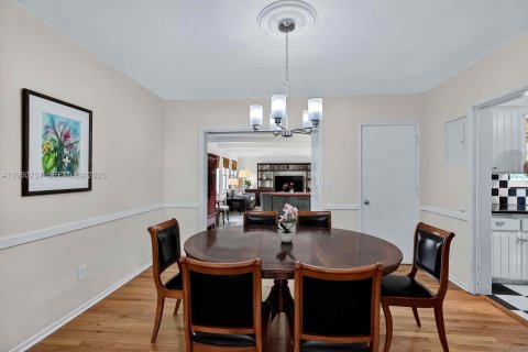 Купить виллу или дом в Майами-Шорс, Флорида 4 спальни, 198.72м2, № 2023286 - фото 24