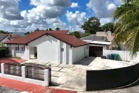 Casa en venta en Miami, Florida, 4 dormitorios, 180.51 m2 № 1948494 - foto 13