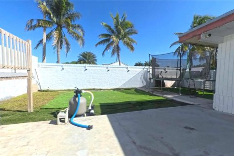 Casa en venta en Miami, Florida, 4 dormitorios, 180.51 m2 № 1948494 - foto 23