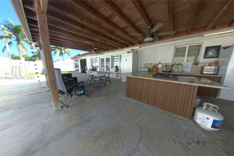 Casa en venta en Miami, Florida, 4 dormitorios, 180.51 m2 № 1948494 - foto 24