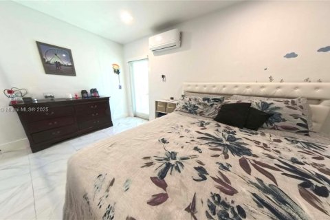 Casa en venta en Miami, Florida, 4 dormitorios, 180.51 m2 № 1948494 - foto 21