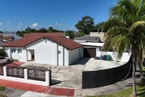 Casa en venta en Miami, Florida, 4 dormitorios, 180.51 m2 № 1948494 - foto 12