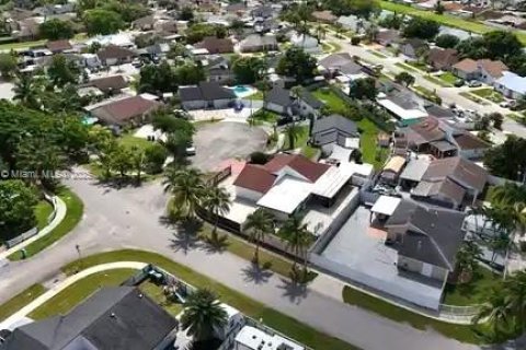 Casa en venta en Miami, Florida, 4 dormitorios, 180.51 m2 № 1948494 - foto 11