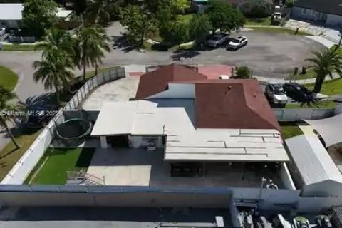 Casa en venta en Miami, Florida, 4 dormitorios, 180.51 m2 № 1948494 - foto 7